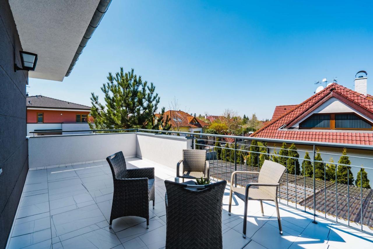 Serenity Prague Villa With Garden Jacuzzi Exterior photo
