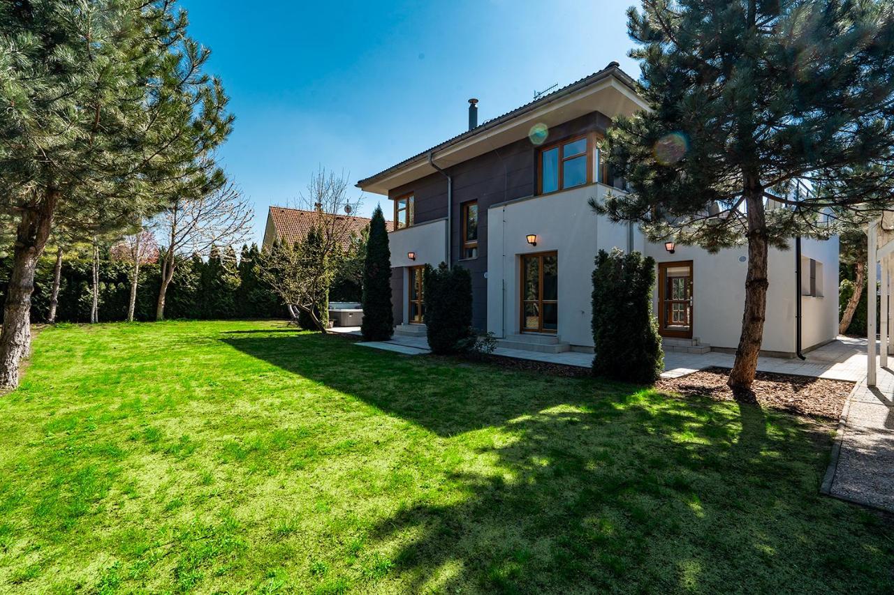 Serenity Prague Villa With Garden Jacuzzi Exterior photo